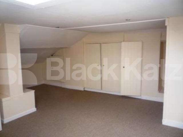 			3 Bedroom, 1 bath, 1 reception Flat			 Duke's Avenue, Muswell Hill